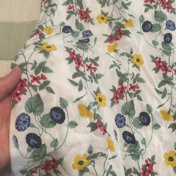 Old Navy floral tank top with button and keyhole in back size S - Picture 3 of 7
